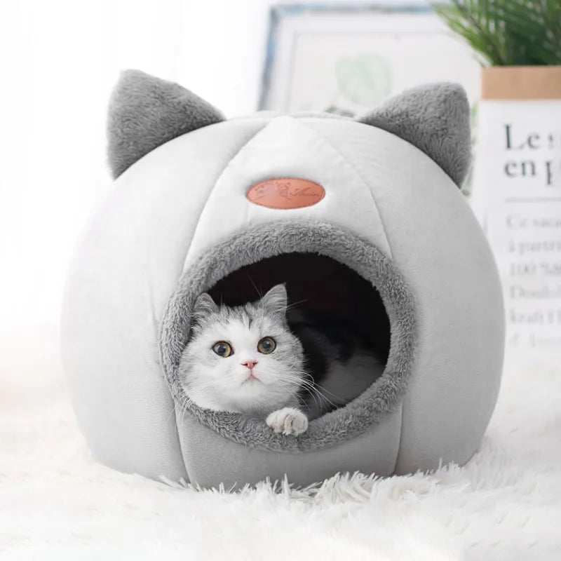 Cozy Winter Cat Bed